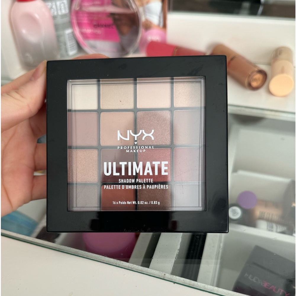 Nyx ultimate shadows palette